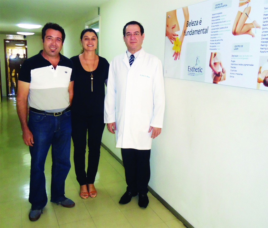 Os diretores Robson Rajão e Cláudia Tanure ladeando Dr. Jorge Menezes Ceo da Esthetic Care